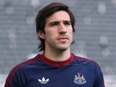 Správy Arsenalu: Sandro Tonali „kontaktuje“ 100 miliónov libier, keďže prestup Trenta Alexandra-Arnolda podporil Mikel Arteta oslavuje víťazstvo v Premier League s Arsenalom