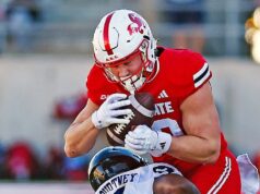 Správy NFL: Nováčik Saints pózuje s titulom WWE na poctu otcovi Správy NFL: Nováčik Saints pózuje s titulom WWE na poctu otcovi