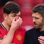 Michael Carrick hovorí s Harrym Maguire