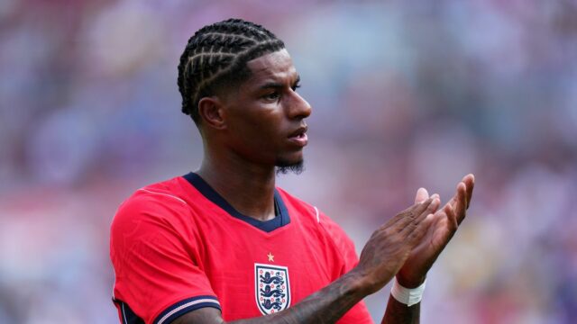 TAMPA, FLORIDA – 6. JÚNA: Marcus Rashford č. 11 z Anglicka sleduje polčas počas medzinárodného priateľského zápasu medzi Anglickom a Novým Zélandom na štadióne Raymonda Jamesa 6. júna 2026 v Tampe na Floride. (Foto od Rich Story/Getty Images)