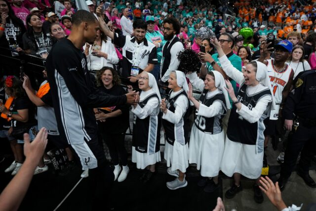 Finále NBA Spurs Nuns