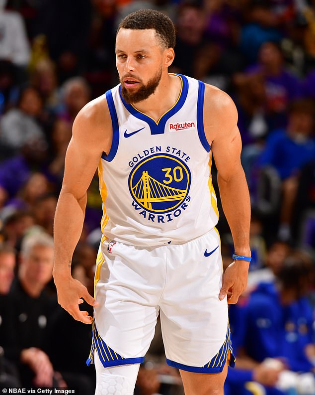 Stephen Curry označil bývalý rival NBA za „komunistu“ v súvislosti Stephen Curry je označovaný za „komunistu“ po podpísaní 10-ročnej dohody o podpore s kontroverzným čínskym výrobcom obuvi Li-Ning v hodnote 400 miliónov dolárov.