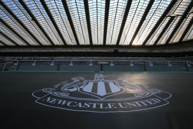 Štrasburg a Newcastle prenasledujú Pierra Mounguenguea z PSG
