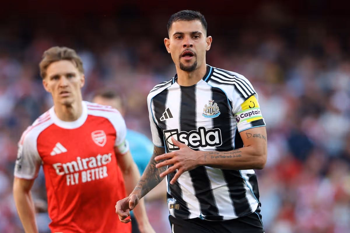 Bruno Guimaraes z Newcastlu United počas zápasu Premier League medzi Arsenalom a Newcastle United na Emirates Stadium 25. apríla 2026 v Londýne, Anglicko