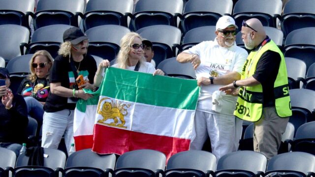 Sudca potvrdil zákaz FIFA pre starú vlajku Iránu na majstrovstvách sveta v Los Angeles
