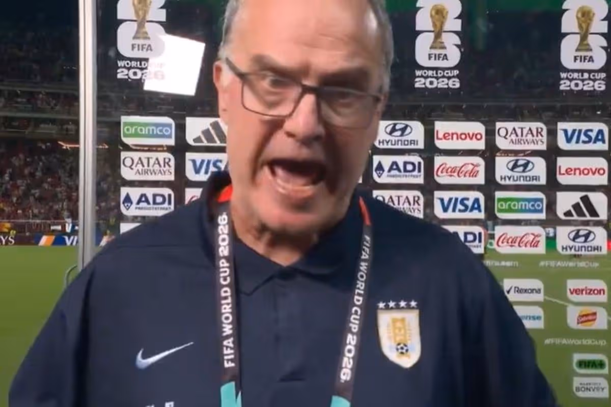 Uruguaj Marcelo Bielsa fajčil vo svojom pozápasovom rozhovore po prehre na majstrovstvách sveta so Španielskom