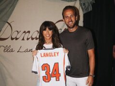 Superfanúšik Harry Kane opúšťa koncert Elly Langley skôr, aby sa vyhli porušeniu zákazu vychádzania Thomasa Tuchela v Kansas City Kapitán Anglicka Harry Kane pózuje s country a westernovou speváčkou Ellou Langley na jej koncerte v Kansas City