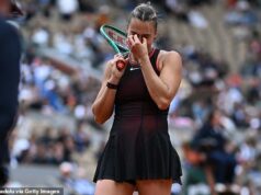 Svetová jednička Aryna Sabalenka, 28, hovorí, že chce KONIEC s tenisom po tom, čo prehrala 10 zápasov v rade a napálila loptičku do loptičiek pre deti vo French Open… vyvolaných VETRAM! Aryna Sabalenková vypadla z French Open s ohromujúcim výsledkom pre svetovú jednotku