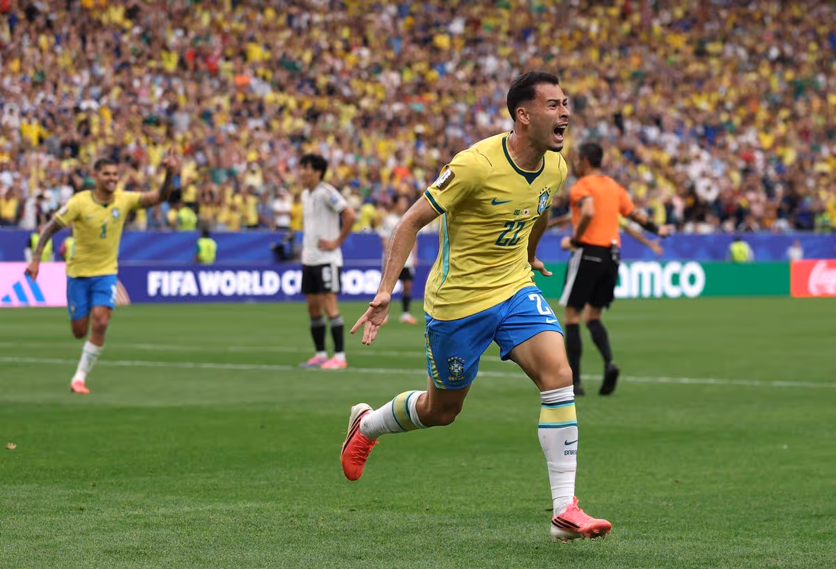 Hráč Arsenalu Gabriel Martinelli bol hrdinom Brazílie