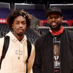 Zaire Wade pózuje so svojím otcom Dwyane Wade v Staples Center v Los Angeles
