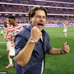 Manažér Mauricio Pochettino vyzeral nadšene, keď jeho tím oslavoval v LA naplno