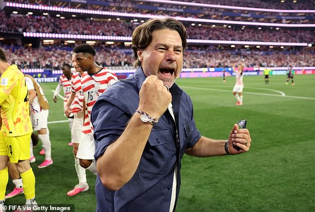 Tajomstvá americkej revolúcie Mauricia Pochettina: Ako Springsteen, Chick-fil-A a šípky Manažér Mauricio Pochettino vyzeral nadšene, keď jeho tím oslavoval v LA naplno