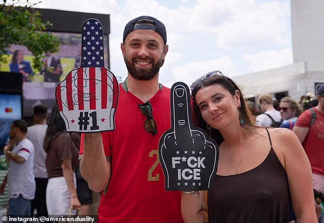 Penový prst bol uvoľnený pre fanúšikov USA, aby „podporili svoj tím“ a „nenávideli svoju krajinu“