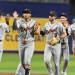 1. júna 2026; Petrohrad, Florida, USA; Detroit Tigers oslavuje víťazstvo proti Tampe Bay Rays na ihrisku Tropicana Field. Povinný kredit: Pablo Robles-Imagn Images