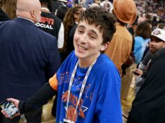 Timothee Chalamet vyhlasuje, že víťazstvo Knicks je lepšie ako víťazstvo na OSCAR, keďže vedie hviezdy, ktoré sa radujú z víťazstva tímu vo finále NBA New York Knicks predviedli ďalší pôsobivý comeback a v sobotu vyhrali finále NBA, keď si pripísali víťazstvo nad San Antonio Spurs, ktorí dohnali celebrity ako Timothee Chalamet do šialenstva.