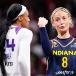Strážkyňa Indiana Fever Sophie Cunninghamová ukazuje na útočníčku Phoenixu Mercury DeWannu Bonnerovú počas basketbalového zápasu.