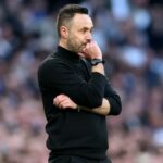 Roberto De Zerbi sa musí rozhodnúť pre svoj tím v Tottenhame Hotspur, aby sa v sobotu postavil Wolves v Premier League.