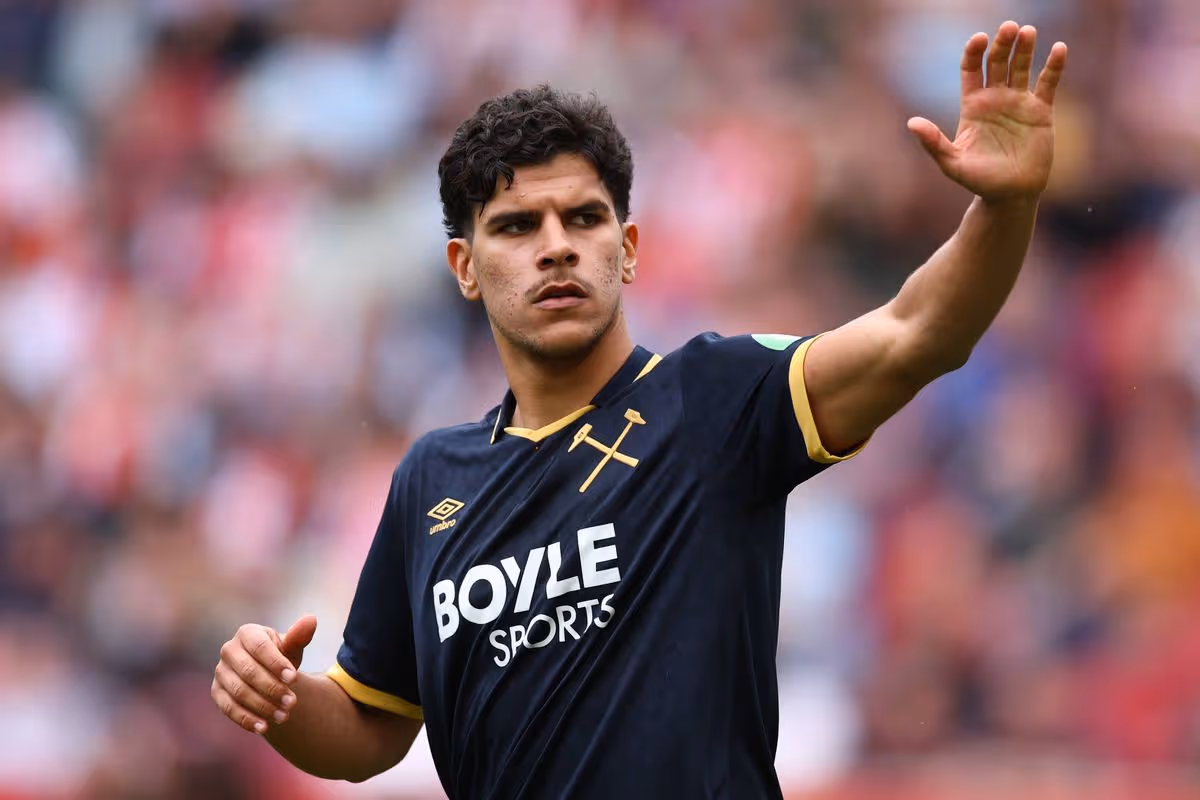 BRENTFORD, ANGLICKO - 2. MÁJ: Mateus Fernandes z West Hamu reaguje počas zápasu Premier League medzi Brentfordom a West Hamom United na Gtech Community Stadium 2. mája 2026 v anglickom Brentforde. (Foto: Clive Rose/Getty Images)