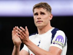 Tottenham ponúkol vysnívaný scenár v dohode o výmene prestupov Mickyho van de Vena Micky van de Ven z Tottenhamu Hotspur