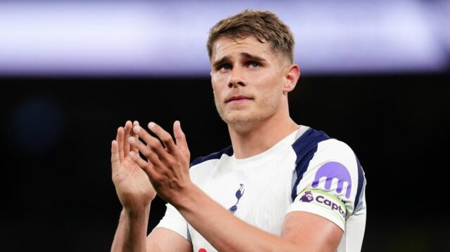 Micky van de Ven z Tottenhamu Hotspur