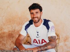 Tottenham potvrdil DRUHÝ voľný podpis v lete, keďže generálna oprava tímu pod vedením Roberta De Zerbiho pokračuje aj po sezóne nočných môr Tottenham oznámil podpis Marcosa Senesiho na bezplatný prestup z Bournemouthu