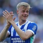 Tottenham dokončil získanie obrancu Brightonu Jana Paula van Heckeho za poplatok 52 miliónov libier