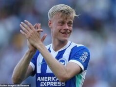 Tottenham potvrdil podpis obrancu Brightonu Jana Paula van Heckeho za 52 miliónov libier – holandský obranca sa opäť stretol s Robertom De Zerbim Tottenham dokončil získanie obrancu Brightonu Jana Paula van Heckeho za poplatok 52 miliónov libier