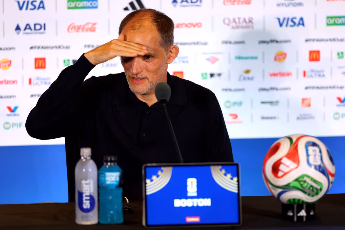 Tréner Anglicka Thomas Tuchel zablokoval možnosť odpovedať na otázku o Thomasovi Parteyovi od Djeda Spencea