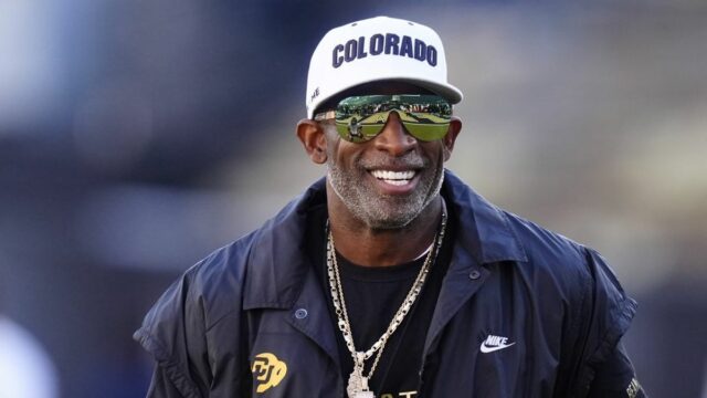 Tréner Colorada Deion Sanders je teraz „bez rakoviny“ 1. novembra 2025; Boulder, Colorado, USA; Hlavný tréner Colorado Buffaloes Deion Sanders pred zápasom proti Arizona Wildcats na Folsom Field. Povinný kredit: Ron Chenoy-Imagn Images