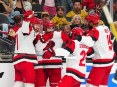 Tréner Rod Brind’Amour sa zapísal do histórie, keď Hurricanes získali Stanley Cup Tréner Rod Brind'Amour sa zapísal do histórie, keď Hurricanes získali Stanley Cup