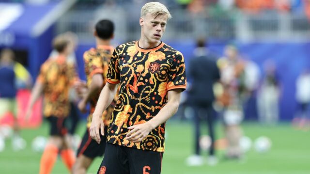 Jan Paul van Hecke spečatil veľký prestup peňazí z Brightonu do Tottenhamu a profitovať z toho budú tri ďalšie kluby