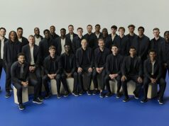Tri hviezdy Lions sa obliekajú do oblekov na tradičnú fotografiu tímu Svetového pohára, pretože Thomas Tuchel a jeho hráči si namiesto toho vyberajú vzhľad Marks and Spencer za 205 libier S 12 kusmi je úprava M&S x England dostupná online a vo vybraných obchodoch po celom Spojenom kráľovstve.