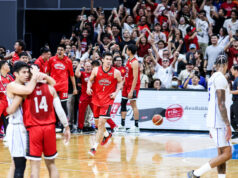 Troy Rosario necháva výčitky finále s titulom Ginebra Troy Rosario z Barangay Ginebra Gin Kings počas 7. zápasu finále PBA Commissioner's Cup 2026 proti TNT Tropang 5G.