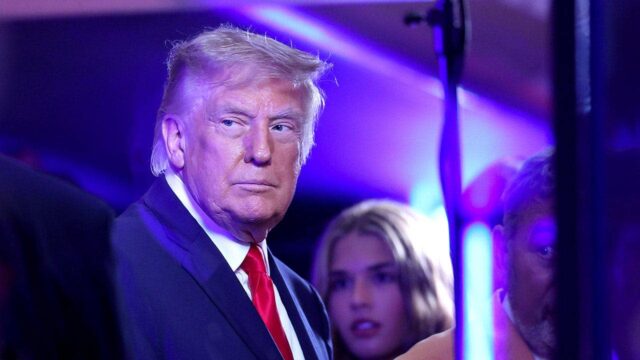 Trump nazýva NBA „ľavicovým“, no po finálovom zápase chváli basketbal
