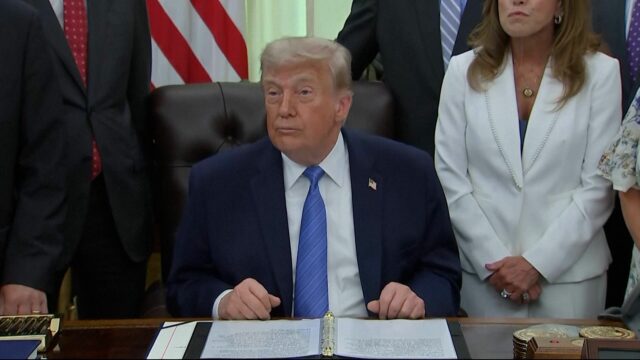 Trump varuje pred ďalšími útokmi na Irán po zostrelení amerického Trump varuje pred ďalšími útokmi na Irán po zostrelení amerického vrtuľníka Apache | Newsfeed