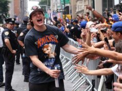 Tyler Kolek z Knicks zastavili policajti počas majstrovskej prehliadky Tyler Kolek z Knicks zastavili policajti počas majstrovskej prehliadky
