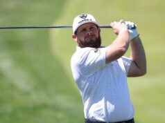 Tyrrell Hatton stále vedie na LIV Golf Andalucia; číhajú miestne obľúbené 12. mája 2026; Newtown Square, Pennsylvania, Tyrrell Hatton hrá ranu na osemnástej jamke počas tréningového kola golfového turnaja PGA Championship v Aronimink Golf Club. Povinný kredit: Bill Streicher-Imagn Images