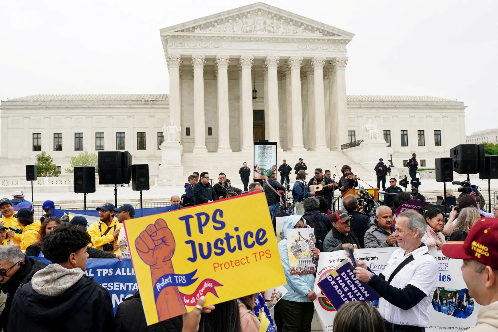 USA ukončili ochranu pred deportáciami (TPS) pre Haiťanov a Sýrčanov | Politické správy