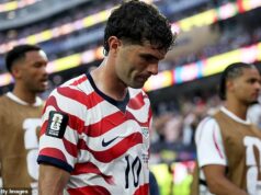 USMNT zostala spotená nad hviezdnym mužom Christianom Pulisicom, ktorý utrpel znepokojujúce zranenie v otváracom zápase Svetového pohára Christian Pulisic bol nútený odísť po polčase v otváracom zápase Svetového pohára v USA kvôli problémom s lýtkom