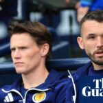 Medzinárodný priateľský zápas Škótsko vs Curacao, Barclays Hampden, Glasgow, West Central Lowlands, Spojené kráľovstvo - 30. mája 2026 Scott McTominay zo Škótska (vľavo) a John McGinn zo Škótska sa pozerajú počas medzinárodného priateľského zápasu v Barclays Hampden, Glasgow. 30.05.2026 Škótsko proti Curacao International Friendly, Barclays Hampden, Glasgow, West Central Lowlands, Spojené kráľovstvo - 30. mája 2026