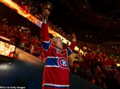 Úmrtný list Clauda Lemieuxa bol odhalený niekoľko dní po jeho samovražde, keď bolo telo velikána NHL premiestnené na pohreb Lemieux niesol pochodeň pred zápasom 3 medzi Canadiens a Hurricanes