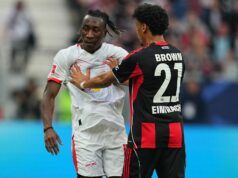Úplný zoznam cieľov prestupov Chelsea na majstrovstvá sveta 2026 v prieskumnej misii Xabi Alonsa Yan Diomande (RB Leipzig) a Nathaniel Brown (Eintracht Frankfurt) gestá počas hracieho dňa 30. 1. Bundesligy: Eintracht Frankfurt a RB Leipzig v Deutsche Bank Park, Frankfurt, Nemecko 18. apríla 2026