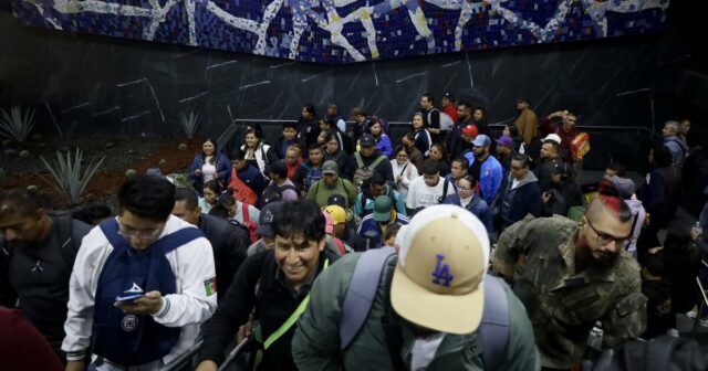 Uprostred protestov je Mexico City pripravené na historický úvodný zápas majstrovstiev sveta
