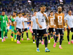 Uruguaj sa trápi, keď Luis Suárez sleduje z tribúny Svetový pohár Uruguaj vs Kapverdy Luis Suarez
