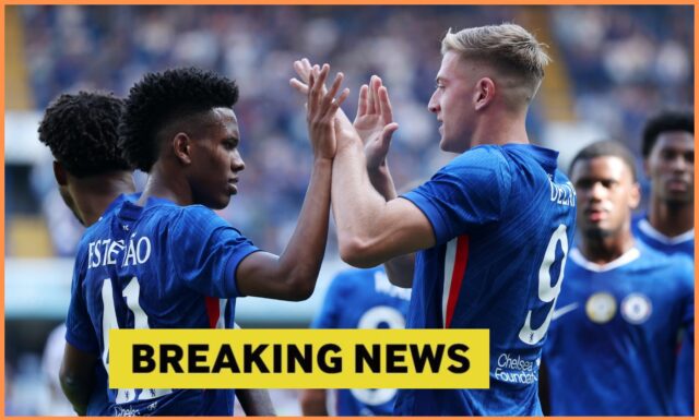 Útočník Chelsea Liam Delap je spájaný s prestupom do Fulhamu
