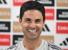 Útočník, ktorý odmietol vstup do Arsenalu v „senzačne nesprávnom“ rozhodnutí, je teraz bez klubu Dušan Vlahovič z Juventusu