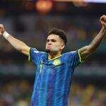 Luis Diaz oslavuje druhý gól Kolumbie proti Uzbekistanu