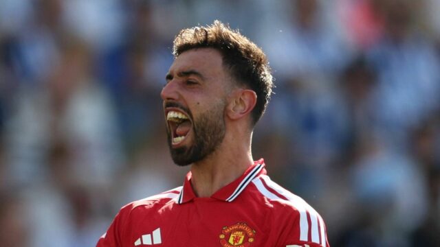 BRIGHTON, ANGLICKO - 24. MÁJ: Bruno Fernandes z Manchestru United oslavuje strelenie tretieho gólu svojho tímu počas zápasu Premier League medzi Brighton & Hove Albion a Manchestrom United na Amex Stadium 24. mája 2026 v anglickom Brightone. (Foto: Steve Bardens/Getty Images)