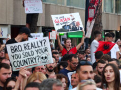 V Albánsku rastú protesty proti rezortu napojenému na Trumpa a Kushnera | Protesty V Albánsku rastú protesty proti rezortu napojenému na Trumpa a Kushnera | Protesty