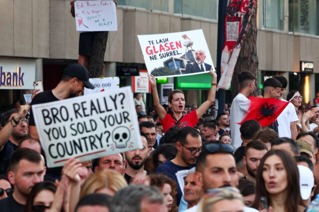 V Albánsku rastú protesty proti rezortu napojenému na Trumpa a Kushnera | Protesty
